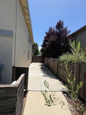 2141 Eldmire Way, Roseville, CA 95747