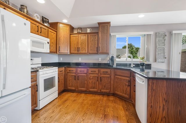 14822 Village Park Circle, Shelby Twp, MI 48315
