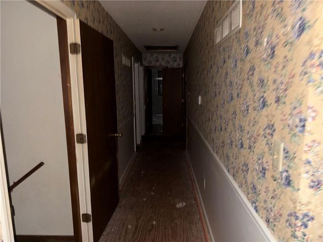 907 S State Route J Highway, Peculiar, MO 64078