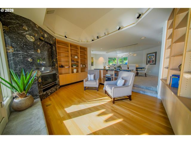 3838 Se HILLSIDE Dr, Milwaukie, OR 97267