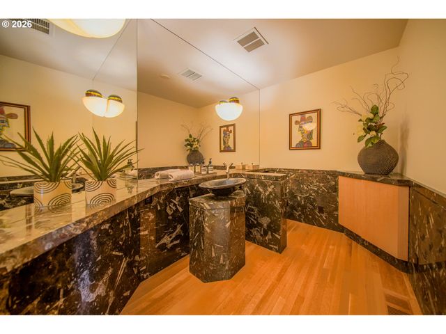 3838 Se HILLSIDE Dr, Milwaukie, OR 97267