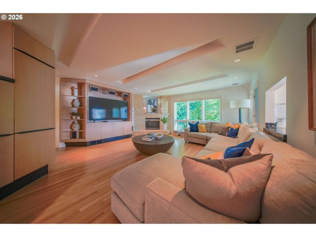 3838 Se HILLSIDE Dr, Milwaukie, OR 97267