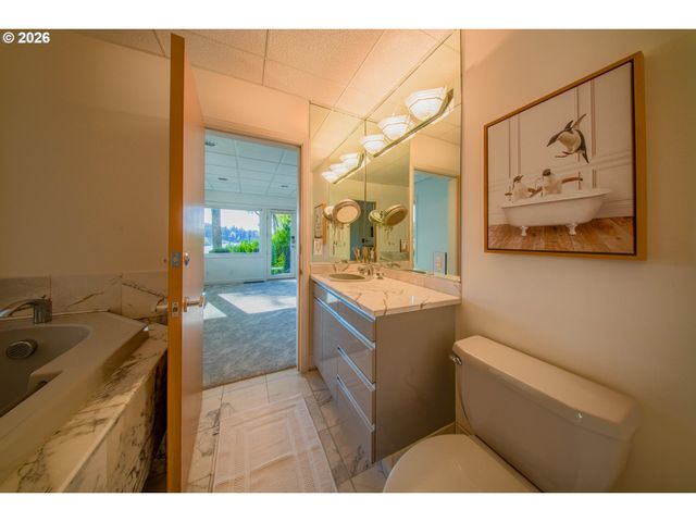 3838 Se HILLSIDE Dr, Milwaukie, OR 97267