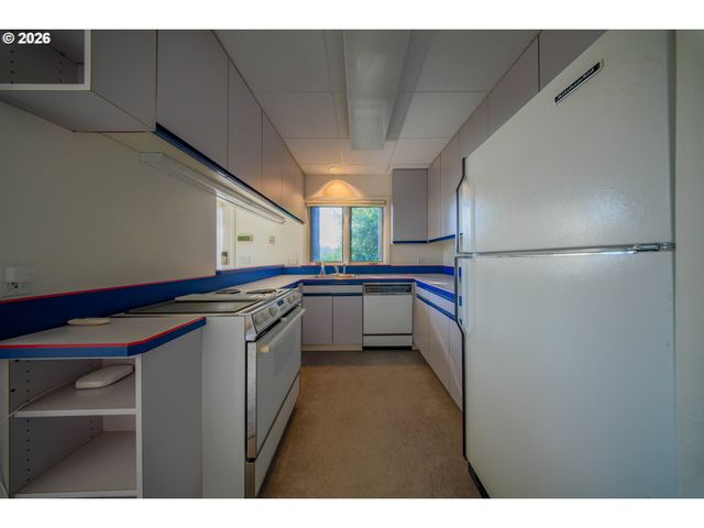 3838 Se HILLSIDE Dr, Milwaukie, OR 97267