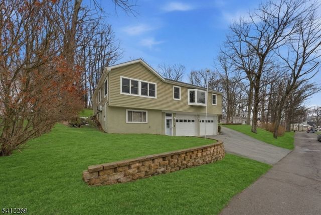 335 Elmira Trl, Hopatcong Boro, NJ 07843
