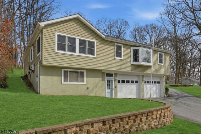 335 Elmira Trl, Hopatcong Boro, NJ 07843