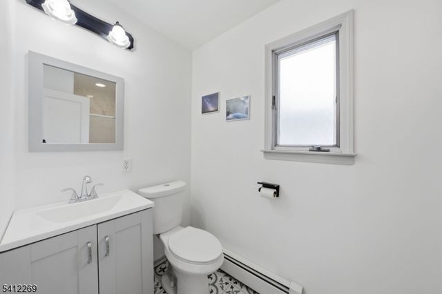 335 Elmira Trl, Hopatcong Boro, NJ 07843