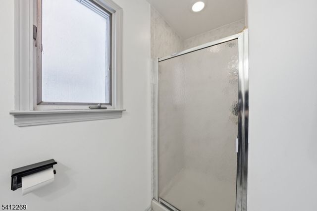 335 Elmira Trl, Hopatcong Boro, NJ 07843