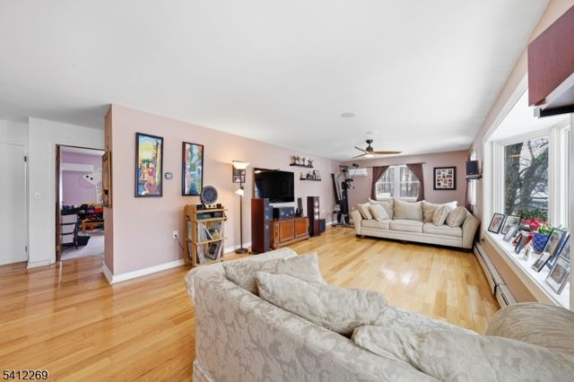 335 Elmira Trl, Hopatcong Boro, NJ 07843