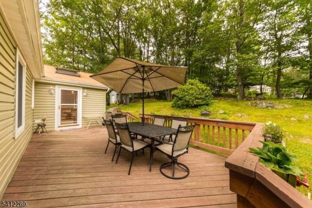 335 Elmira Trl, Hopatcong Boro, NJ 07843