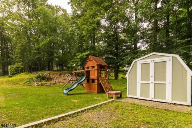 335 Elmira Trl, Hopatcong Boro, NJ 07843