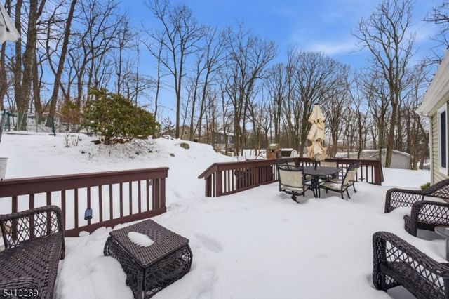 335 Elmira Trl, Hopatcong Boro, NJ 07843