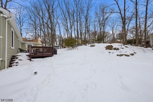 335 Elmira Trl, Hopatcong Boro, NJ 07843