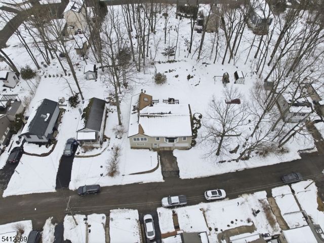 335 Elmira Trl, Hopatcong Boro, NJ 07843