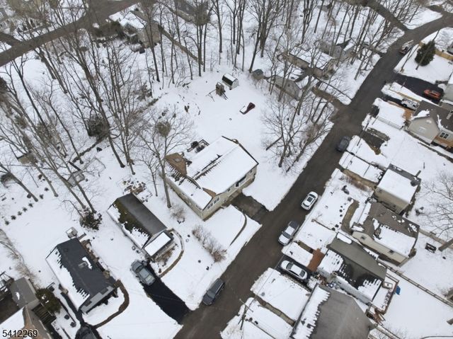 335 Elmira Trl, Hopatcong Boro, NJ 07843