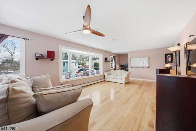 335 Elmira Trl, Hopatcong Boro, NJ 07843