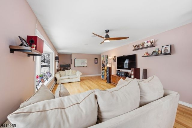 335 Elmira Trl, Hopatcong Boro, NJ 07843