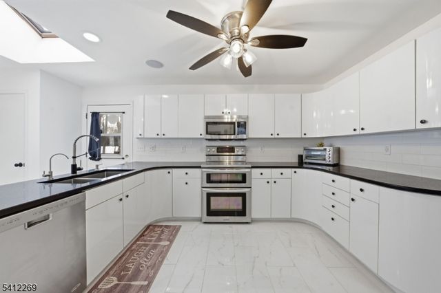 335 Elmira Trl, Hopatcong Boro, NJ 07843