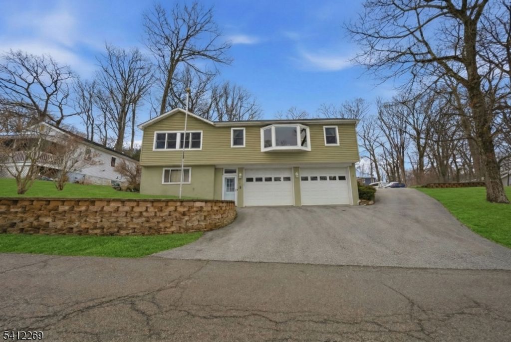 335 Elmira Trl, Hopatcong Boro, NJ 07843