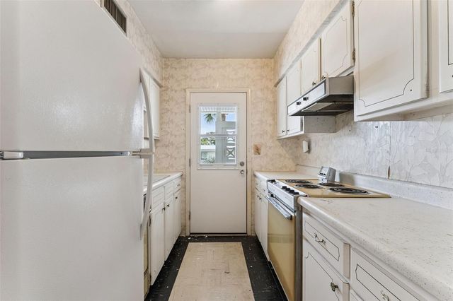 1140 S ORLANDO AVENUE J12, Maitland, FL 32751