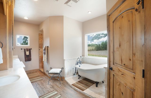 3911 Kite Dr, Kerrville, TX 78028