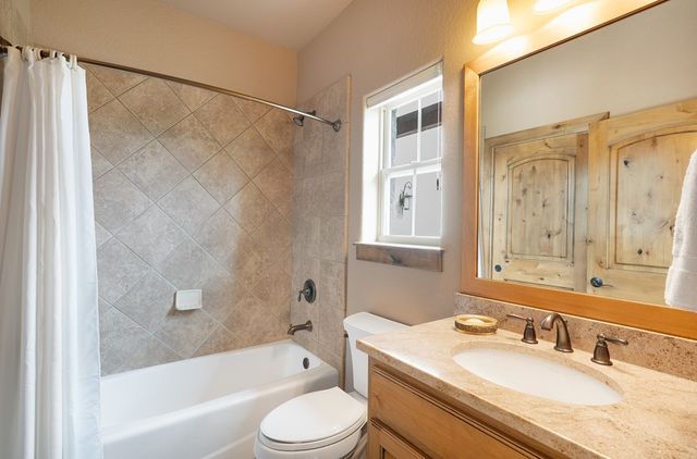 3911 Kite Dr, Kerrville, TX 78028