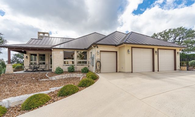 3911 Kite Dr, Kerrville, TX 78028