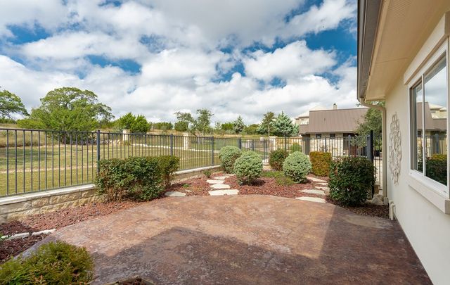 3911 Kite Dr, Kerrville, TX 78028