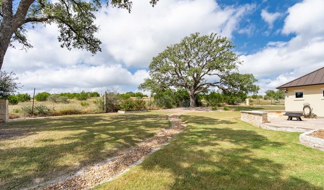 3911 Kite Dr, Kerrville, TX 78028