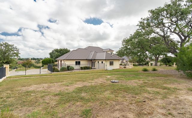 3911 Kite Dr, Kerrville, TX 78028