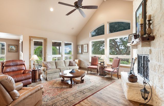 3911 Kite Dr, Kerrville, TX 78028