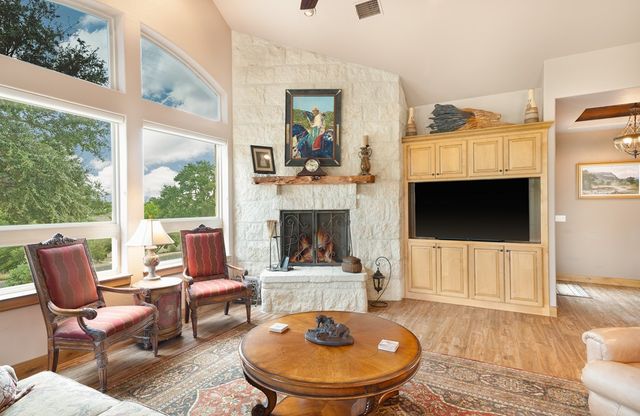 3911 Kite Dr, Kerrville, TX 78028