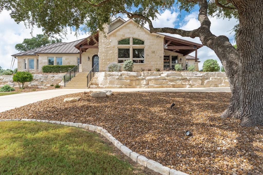 3911 Kite Dr, Kerrville, TX 78028