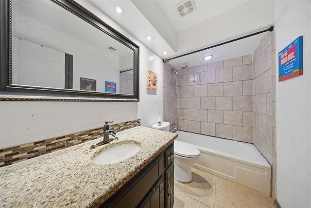 416 S English Street, Moore, OK 73160