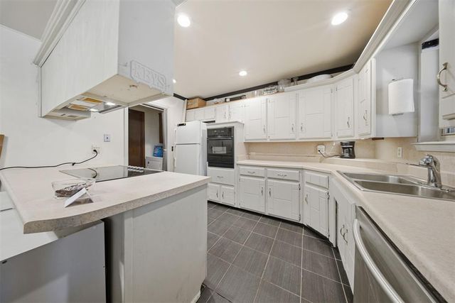 416 S English Street, Moore, OK 73160