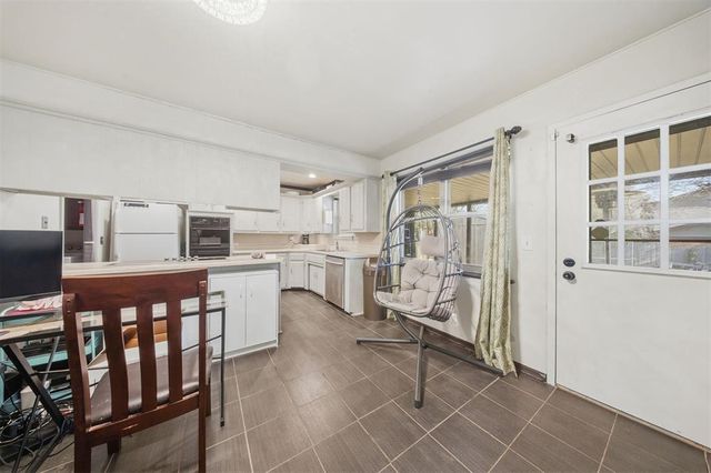 416 S English Street, Moore, OK 73160