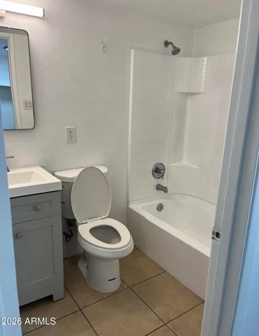 604 S Bellview -- B, Mesa, AZ 85204