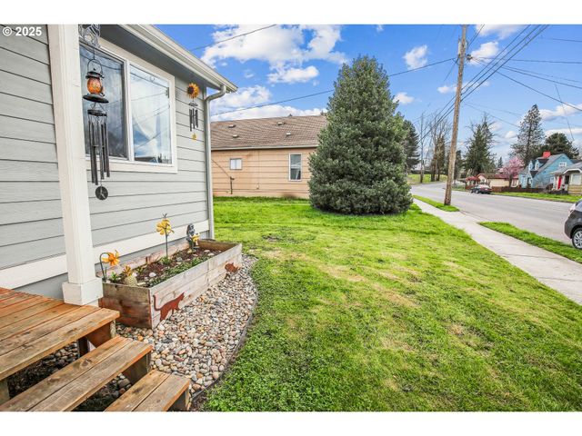 816 N KELSO Ave, Kelso, WA 98626