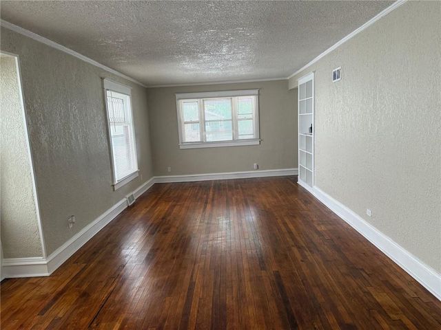 4034 Agnes Avenue, Kansas City, MO 64130