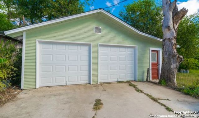 1519 El Monte, San Antonio, TX 78201