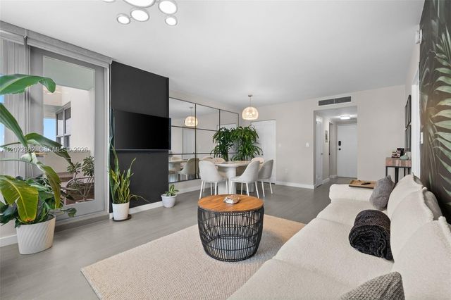2899 Collins Avenue 1624, Miami Beach, FL 33140