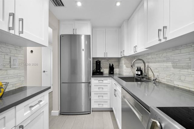 2899 Collins Avenue 1624, Miami Beach, FL 33140