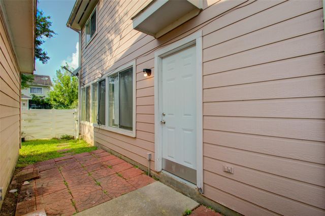 15850 E Park Court, Houston, TX 77082