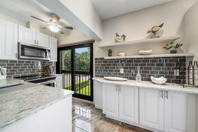 11355 Pond View Drive D202, Wellington, FL 33414