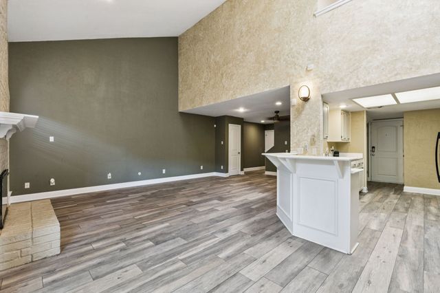 7450 Holly Hill Drive 114, Dallas, TX 75231