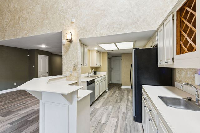 7450 Holly Hill Drive 114, Dallas, TX 75231