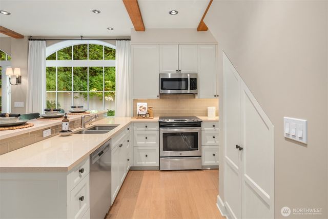 49 NW Cherry Loop, Shoreline, WA 98177