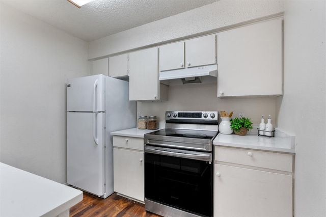 6910 Hart LN 203, Austin, TX 78731