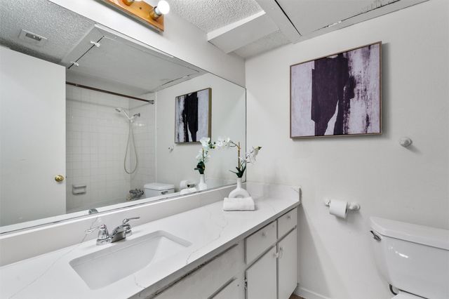 6910 Hart LN 203, Austin, TX 78731