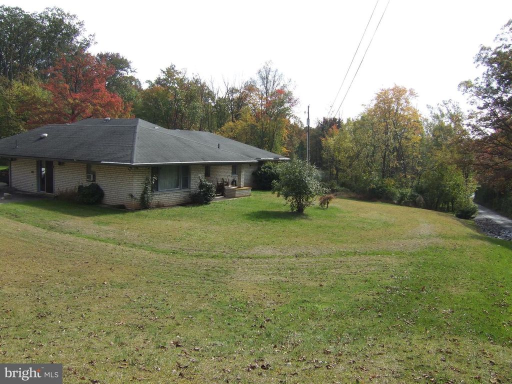 1265-L SWAMP BRIDGE RD, Denver, PA 17517